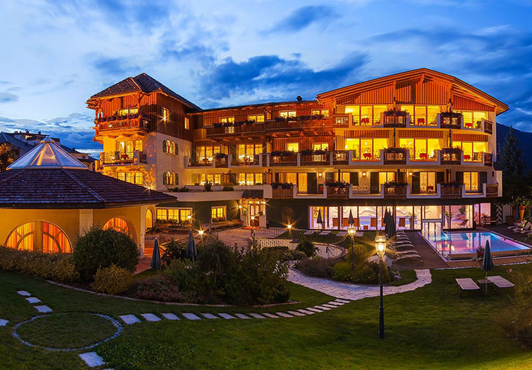 5 Sterne MIRABELL DOLOMITES HOTEL – LUXURY . AYURVEDA & SPA 39030 Olang - Kronplatz - Pustertal in Südtirol
