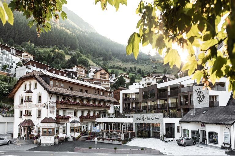  Hotel Traube Post 39027 Graun - Vinschgau in Südtirol
