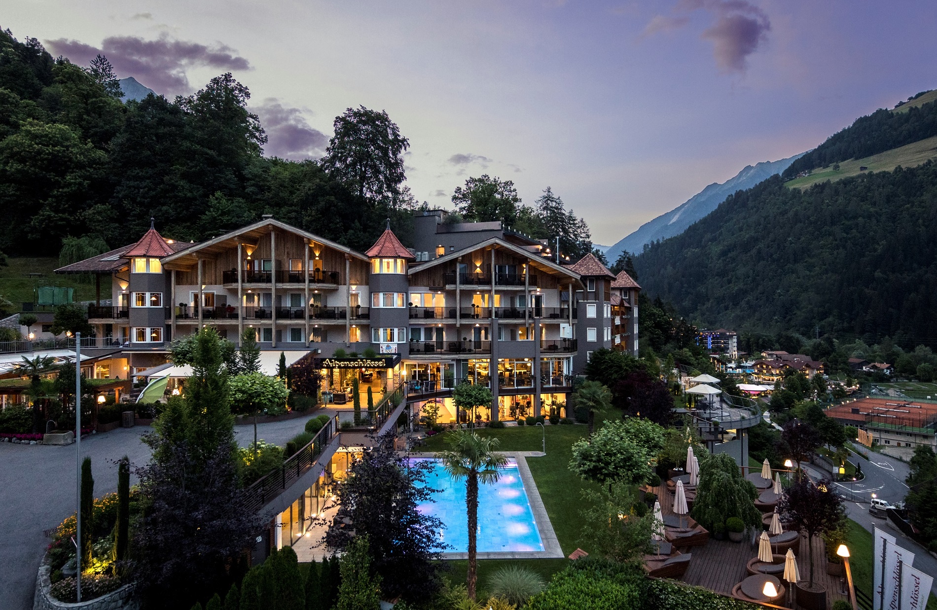 Hotel Chalet Das Alpenschlössel 39010 St. Martin in Passeier in Südtirol
Hotel Chalet Das Alpenschlössel 39010 St. Martin in Passeier in Südtirol