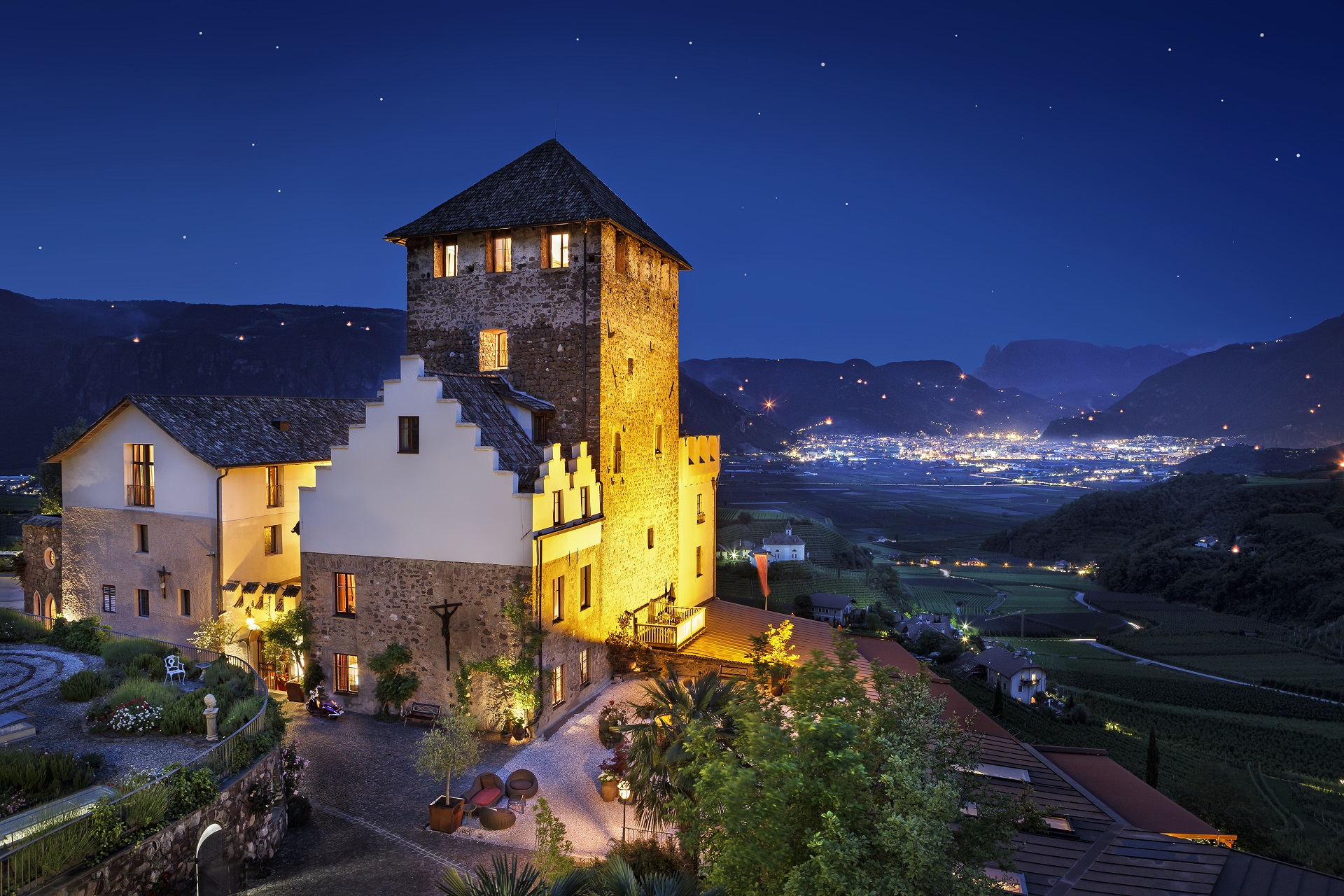 Hotel Schloss Korb 39057 Missian - St.Pauls/Eppan - Bozen in Südtirol
Hotel Schloss Korb 39057 Missian - St.Pauls/Eppan - Bozen in Südtirol