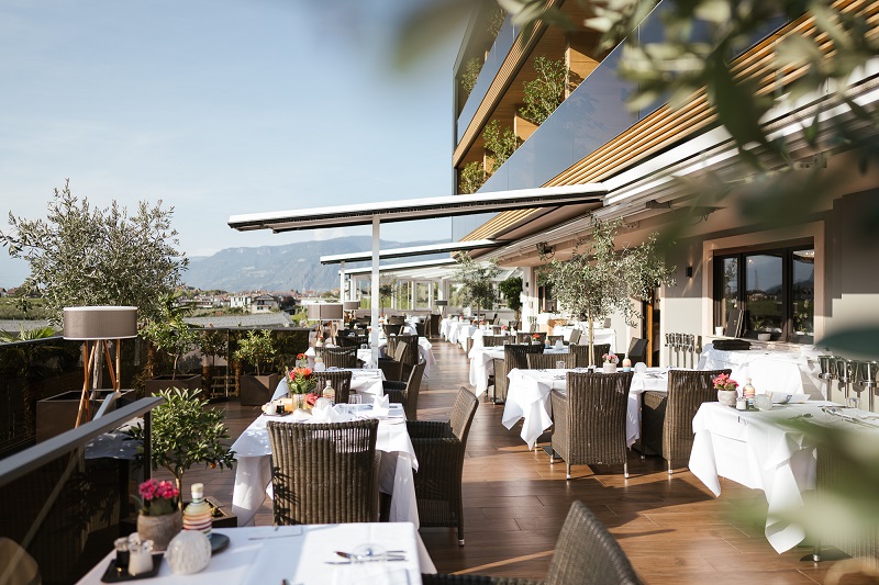 Weinegg Wellviva Resort 39050 Girlan-Eppan an der Weinstraße in Südtirol
  Weinegg Wellviva Resort 39050 Girlan-Eppan an der Weinstraße in Südtirol